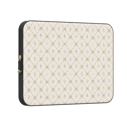 Petit Petals | Dainty Lattice Laptop Case